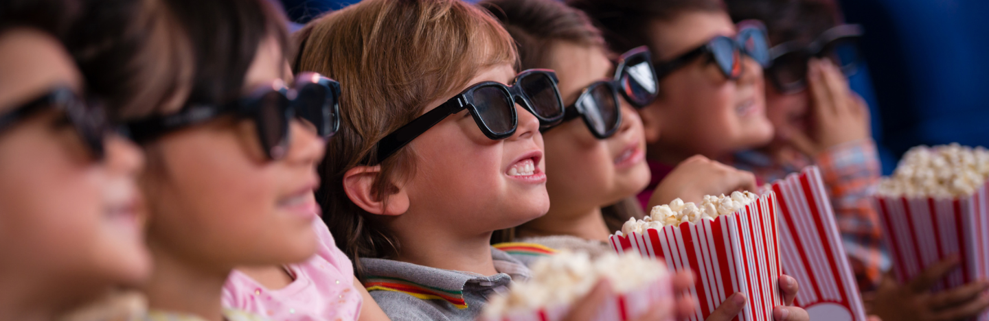 Niña en el cine